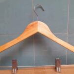 Percha madera y metal